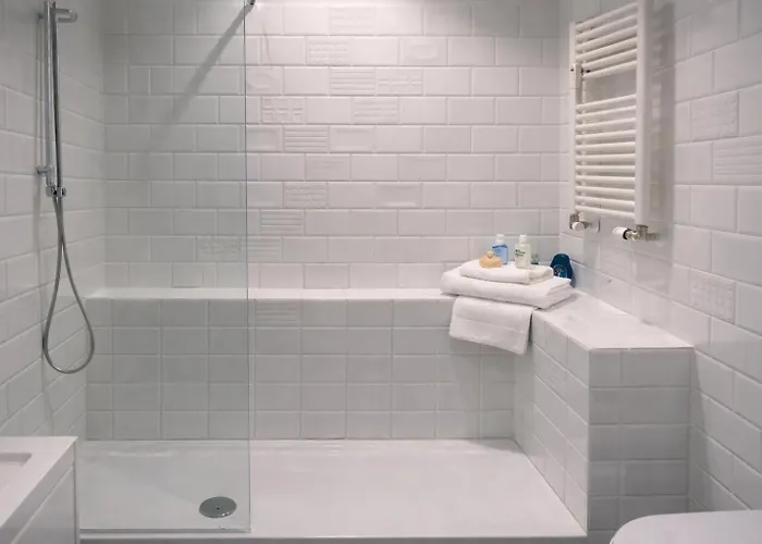 Saint Peter Basilica 200m- 2br -2ba -sleeps 6 דירה *