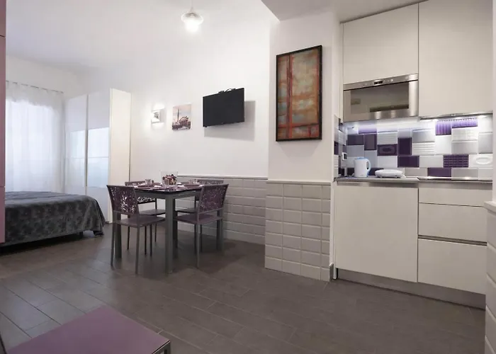 Saint Peter Basilica 200m- 2br -2ba -sleeps 6 דירה *